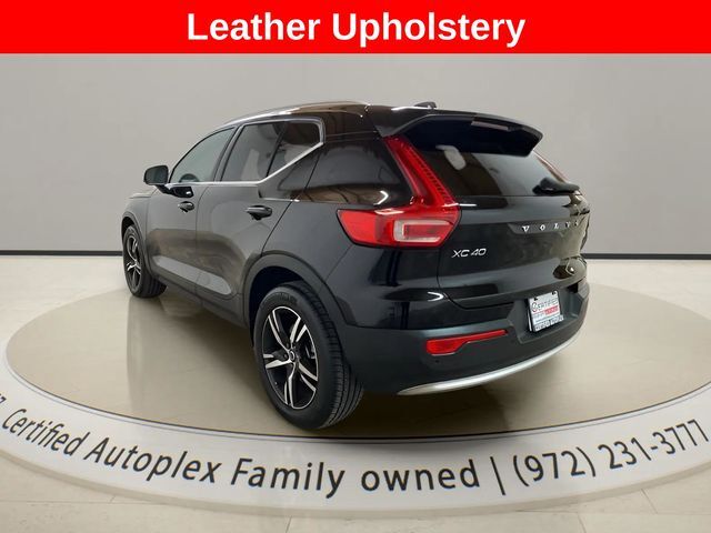 2025 Volvo XC40 B5 Core