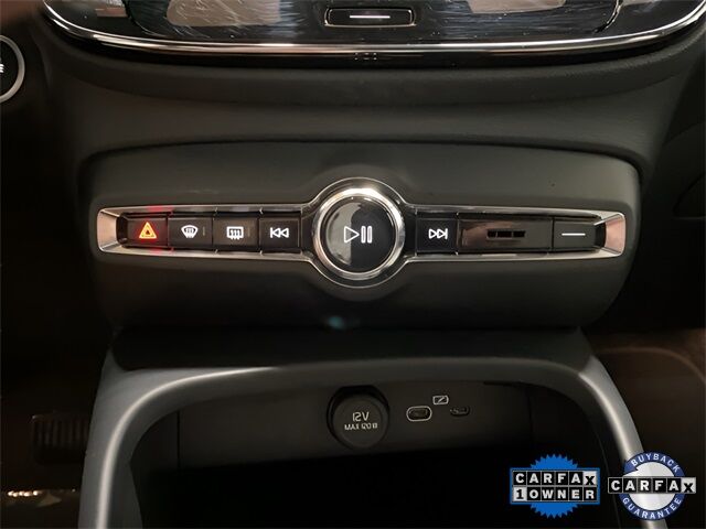 2025 Volvo XC40 B5 Core Dallas TX