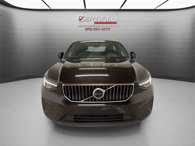 2025 Volvo XC40 B5 Core