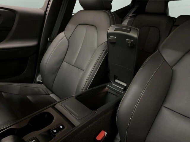 2025 Volvo XC40 B5 Core Dallas TX