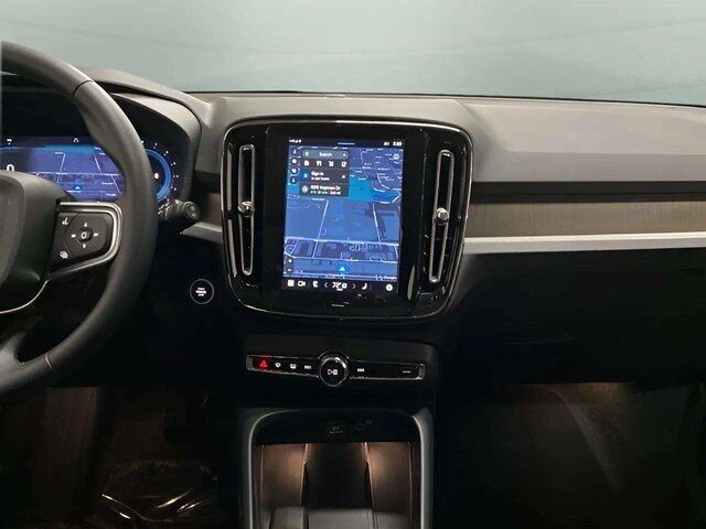 2025 Volvo XC40 B5 Core Dallas TX