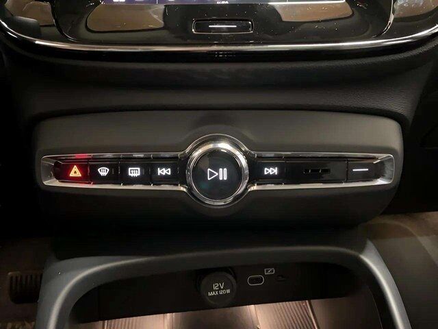 2025 Volvo XC40 B5 Core Dallas TX