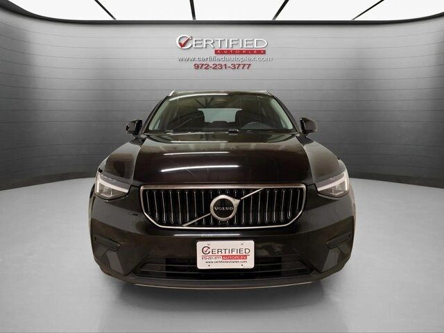 2025 Volvo XC40 B5 Core