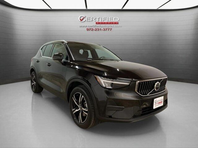 2025 Volvo XC40 B5 Core