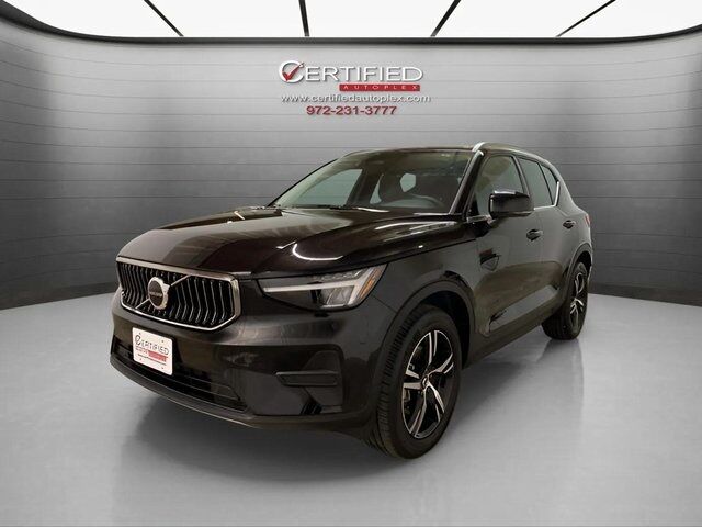 2025 Volvo XC40 B5 Core
