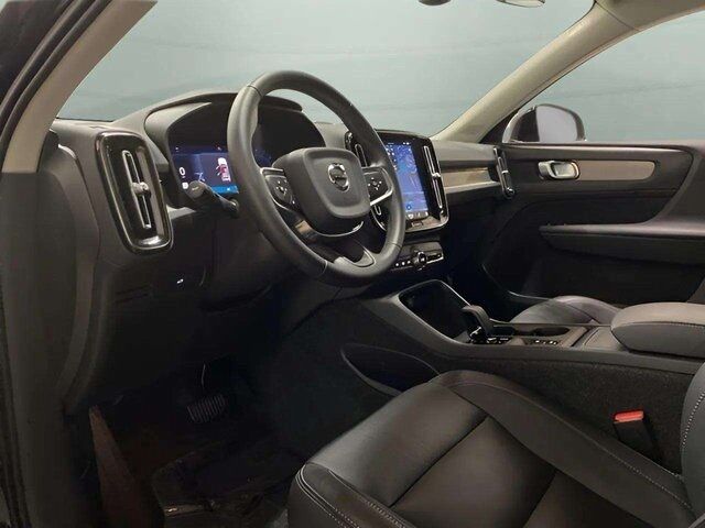 2025 Volvo XC40 B5 Core Dallas TX