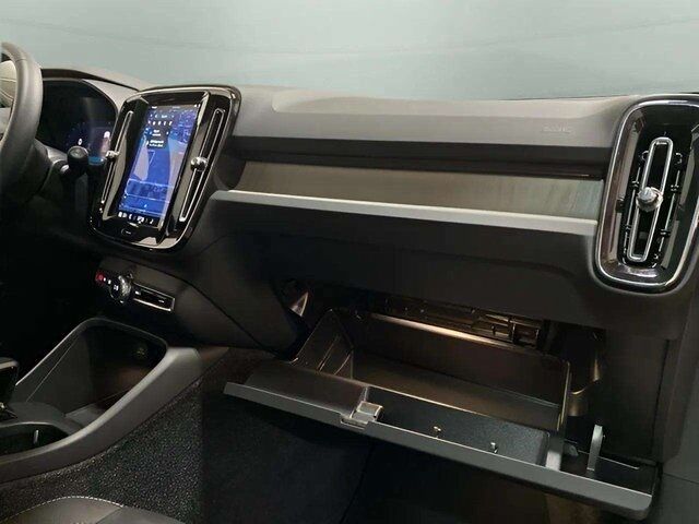 2025 Volvo XC40 B5 Core Dallas TX