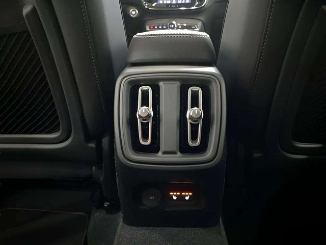 2025 Volvo XC40 B5 Core Dallas TX