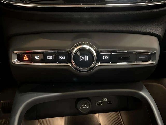 2025 Volvo XC40 B5 Core Dallas TX