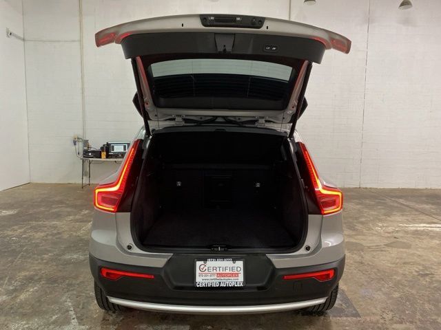 2025 Volvo XC40 B5 Core