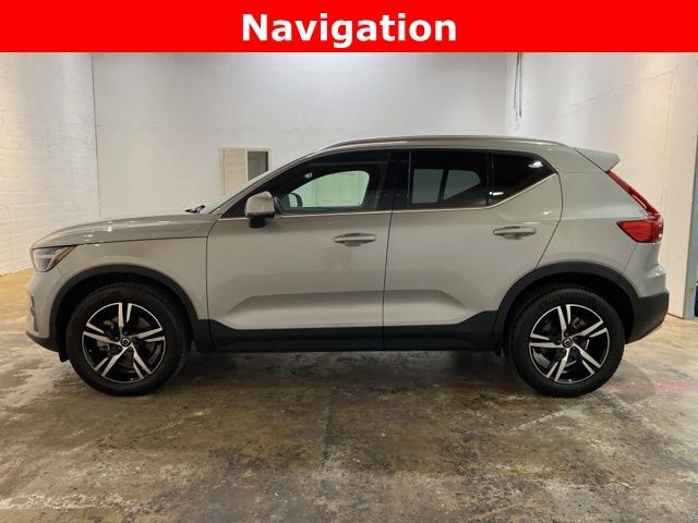 2025 Volvo XC40 B5 Core