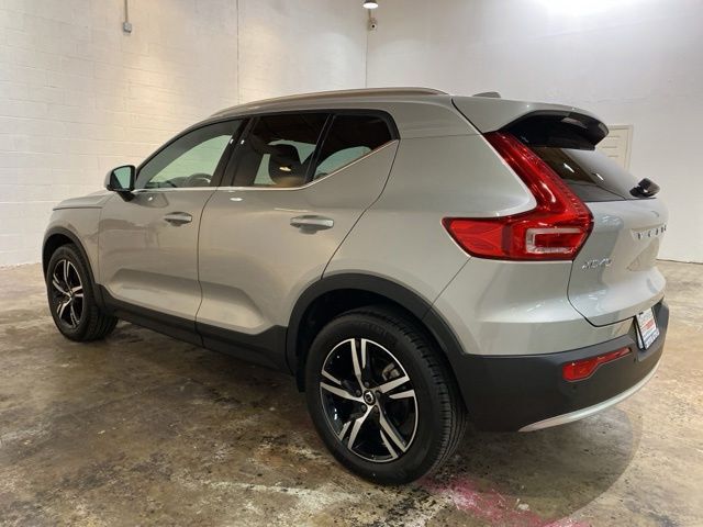 2025 Volvo XC40 B5 Core