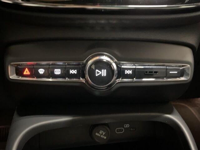 2025 Volvo XC40 B5 Core Dallas TX