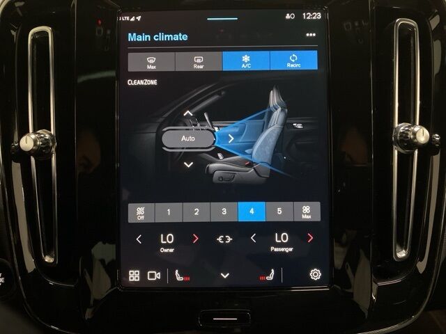 2025 Volvo XC40 B5 Core Dallas TX