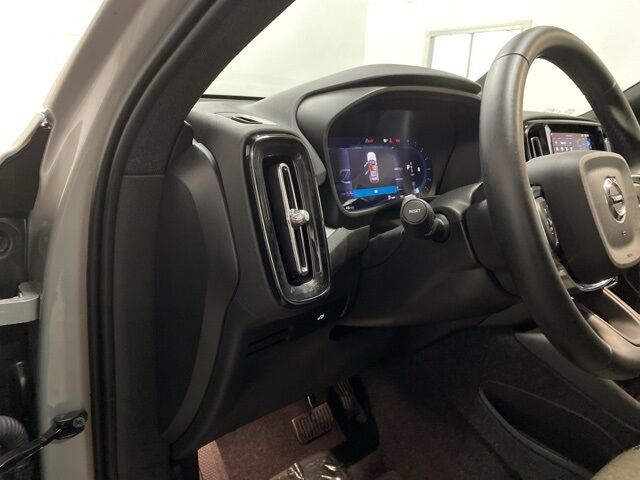 2025 Volvo XC40 B5 Core Dallas TX