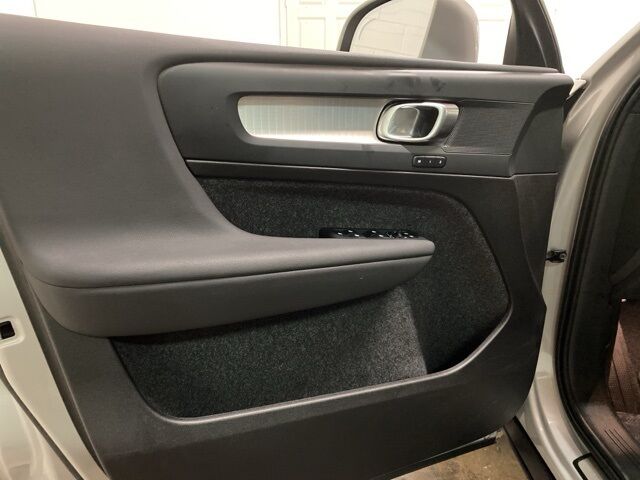 2025 Volvo XC40 B5 Core Dallas TX