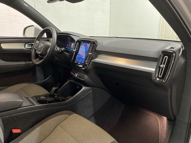 2025 Volvo XC40 B5 Core Dallas TX