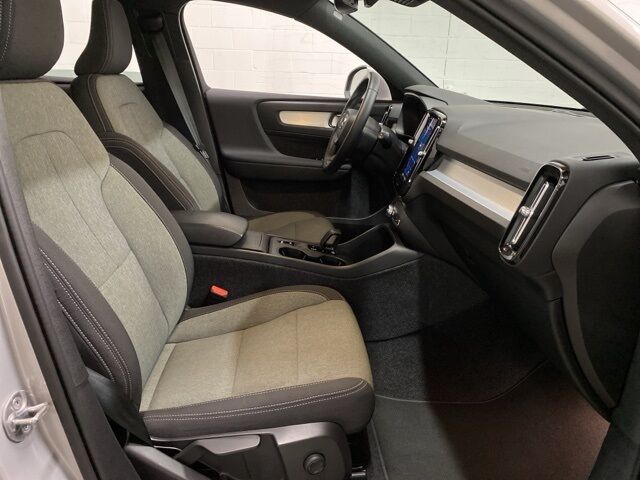 2025 Volvo XC40 B5 Core Dallas TX