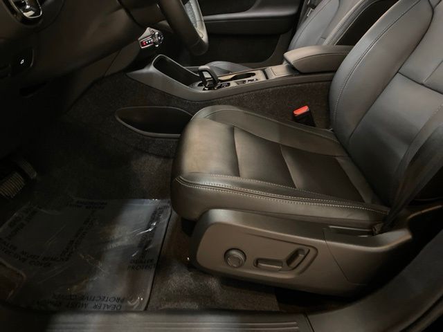 2025 Volvo XC40 B5 Core Dallas TX