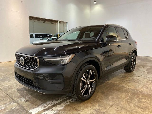 2025 Volvo XC40 B5 Core