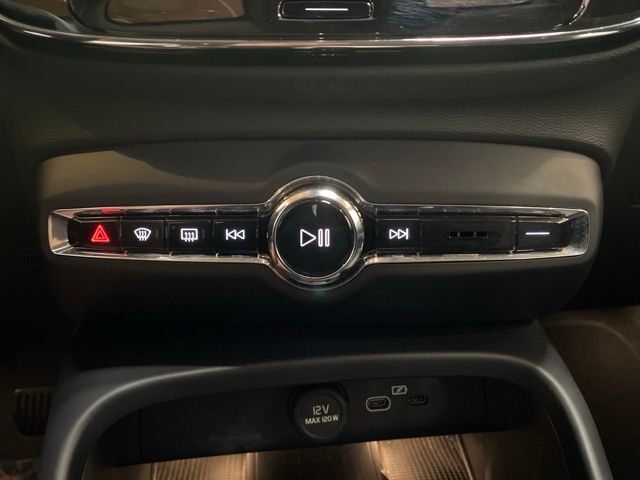 2025 Volvo XC40 B5 Core Dallas TX