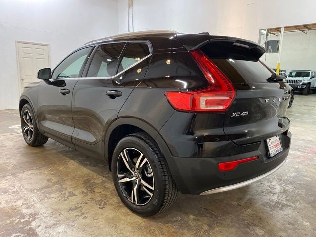 2025 Volvo XC40 B5 Core