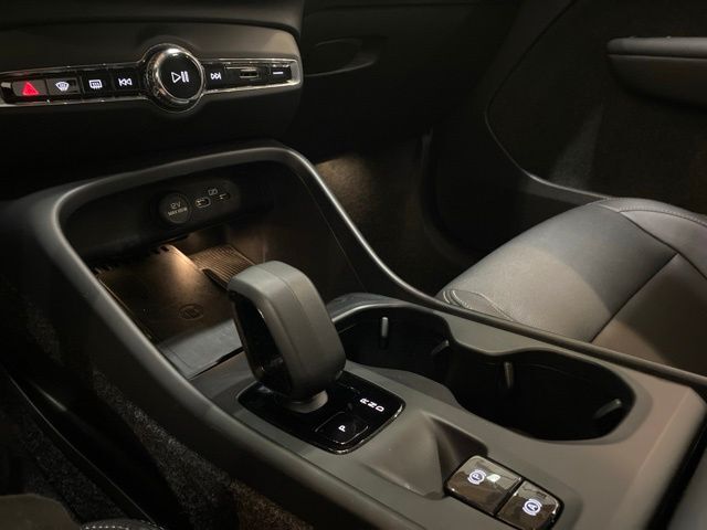2025 Volvo XC40 B5 Core Dallas TX