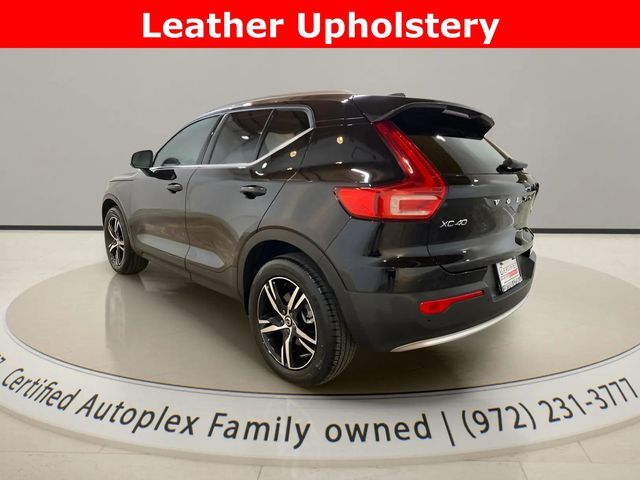 2025 Volvo XC40 B5 Core