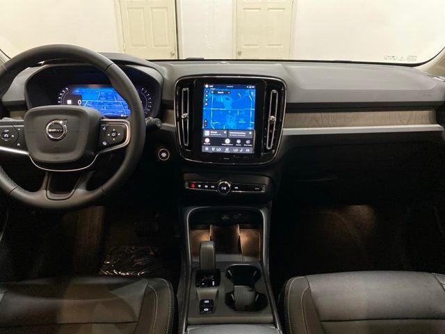 2025 Volvo XC40 B5 Core Dallas TX