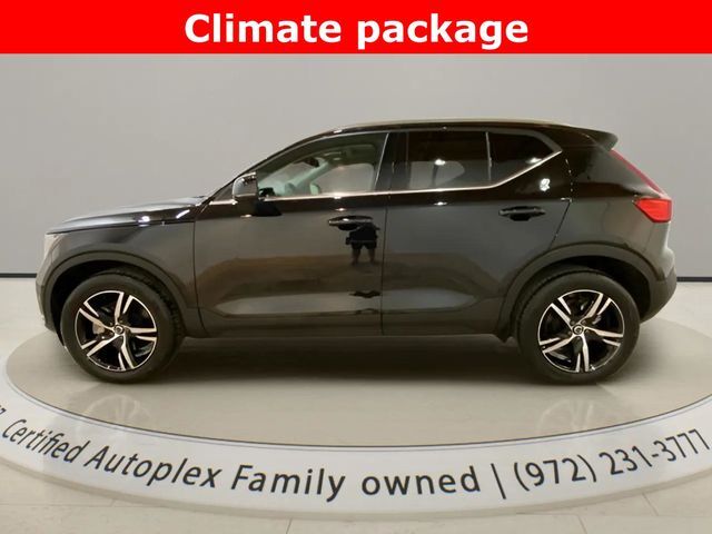 2025 Volvo XC40 B5 Core