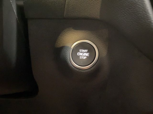 2025 Volvo XC40 B5 Core Dallas TX
