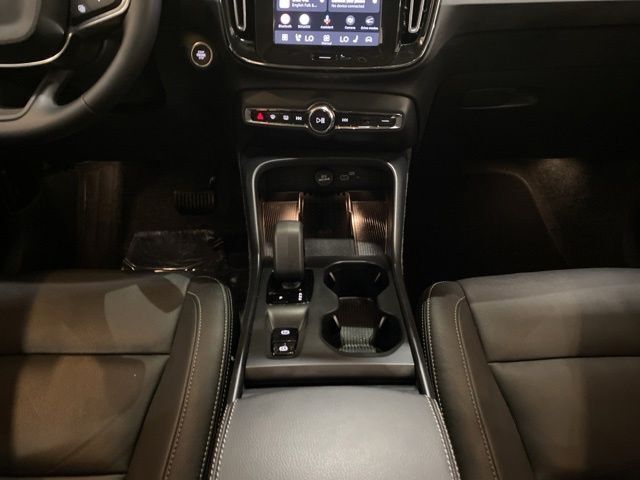 2025 Volvo XC40 B5 Core Dallas TX