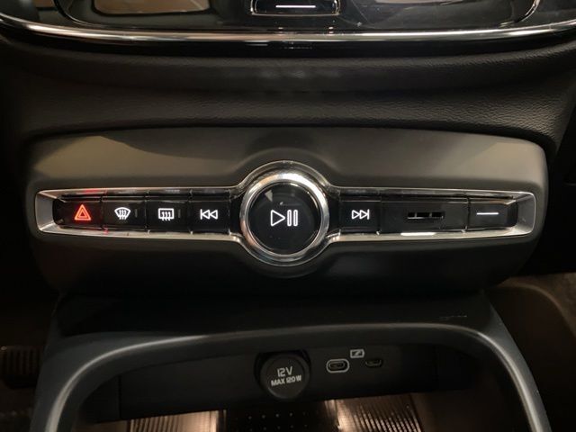 2025 Volvo XC40 B5 Core Dallas TX
