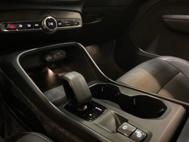 2025 Volvo XC40 B5 Core Dallas TX
