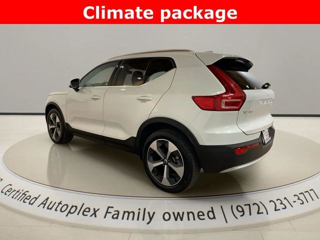 2025 Volvo XC40 B5 Core