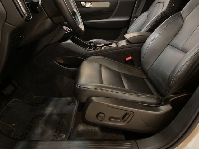 2025 Volvo XC40 B5 Core Dallas TX