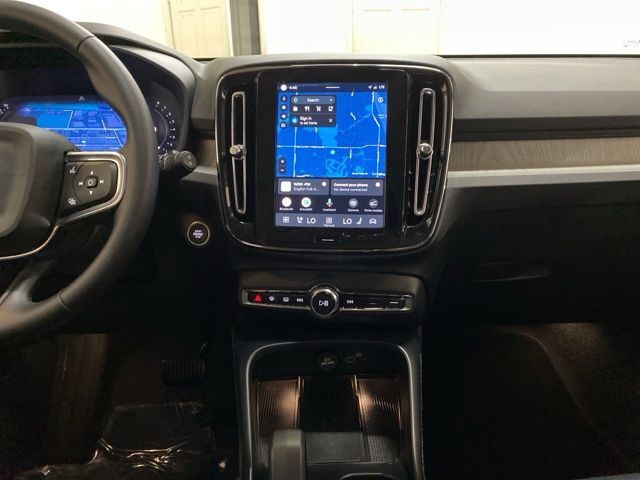 2025 Volvo XC40 B5 Core Dallas TX