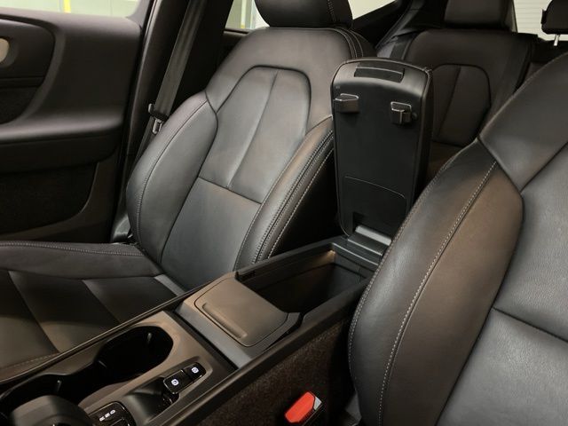 2025 Volvo XC40 B5 Core Dallas TX
