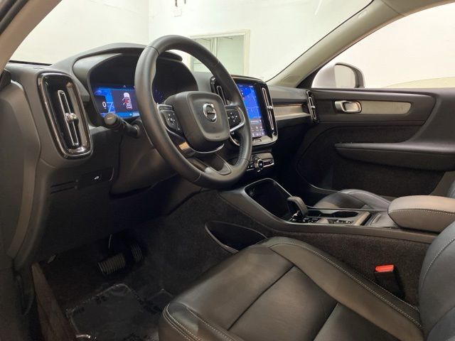 2025 Volvo XC40 B5 Core Dallas TX