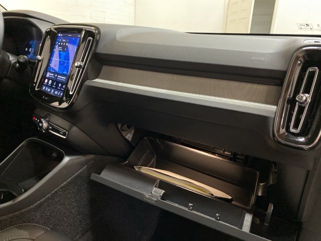 2025 Volvo XC40 B5 Core Dallas TX