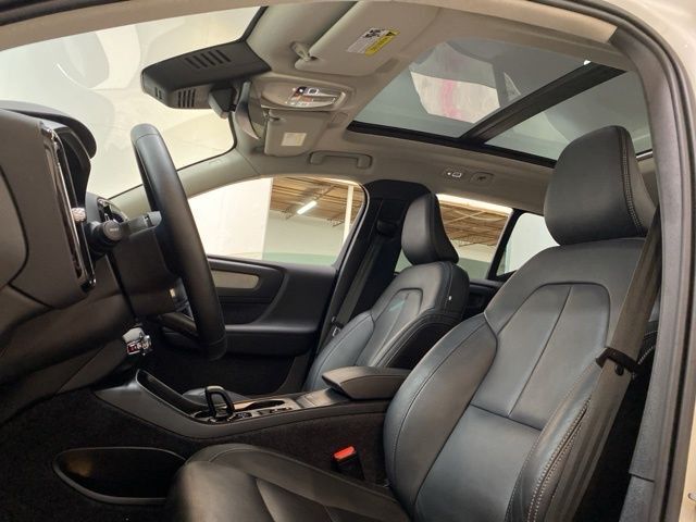 2025 Volvo XC40 B5 Core Dallas TX