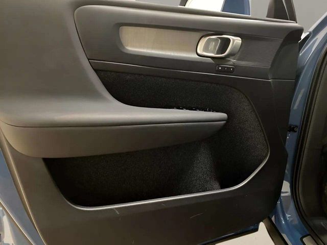 2025 Volvo XC40 B5 Core Dallas TX