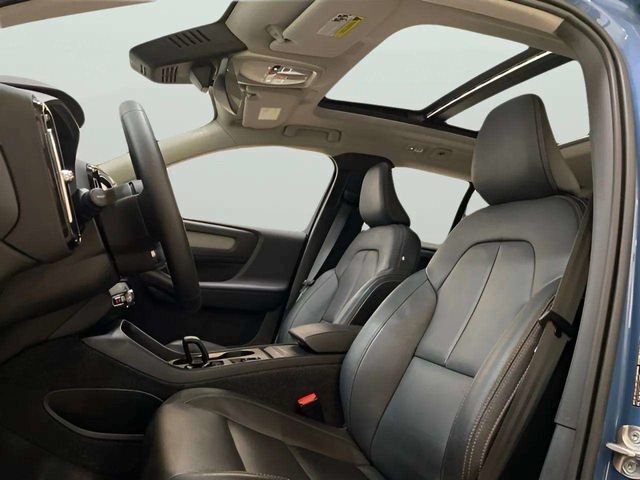 2025 Volvo XC40 B5 Core Dallas TX