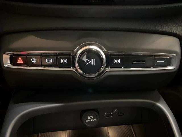 2025 Volvo XC40 B5 Core Dallas TX