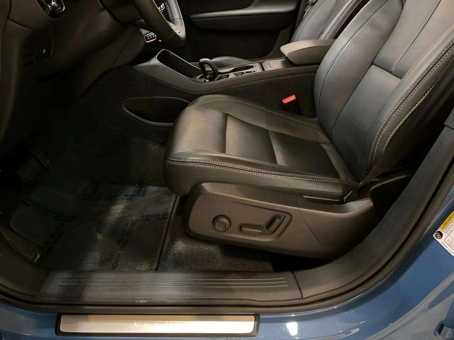 2025 Volvo XC40 B5 Core Dallas TX