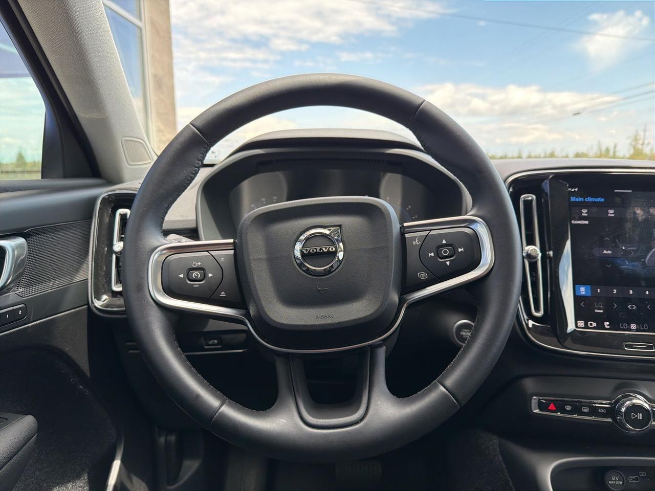 2025 Volvo XC40 B5 Core Bend OR