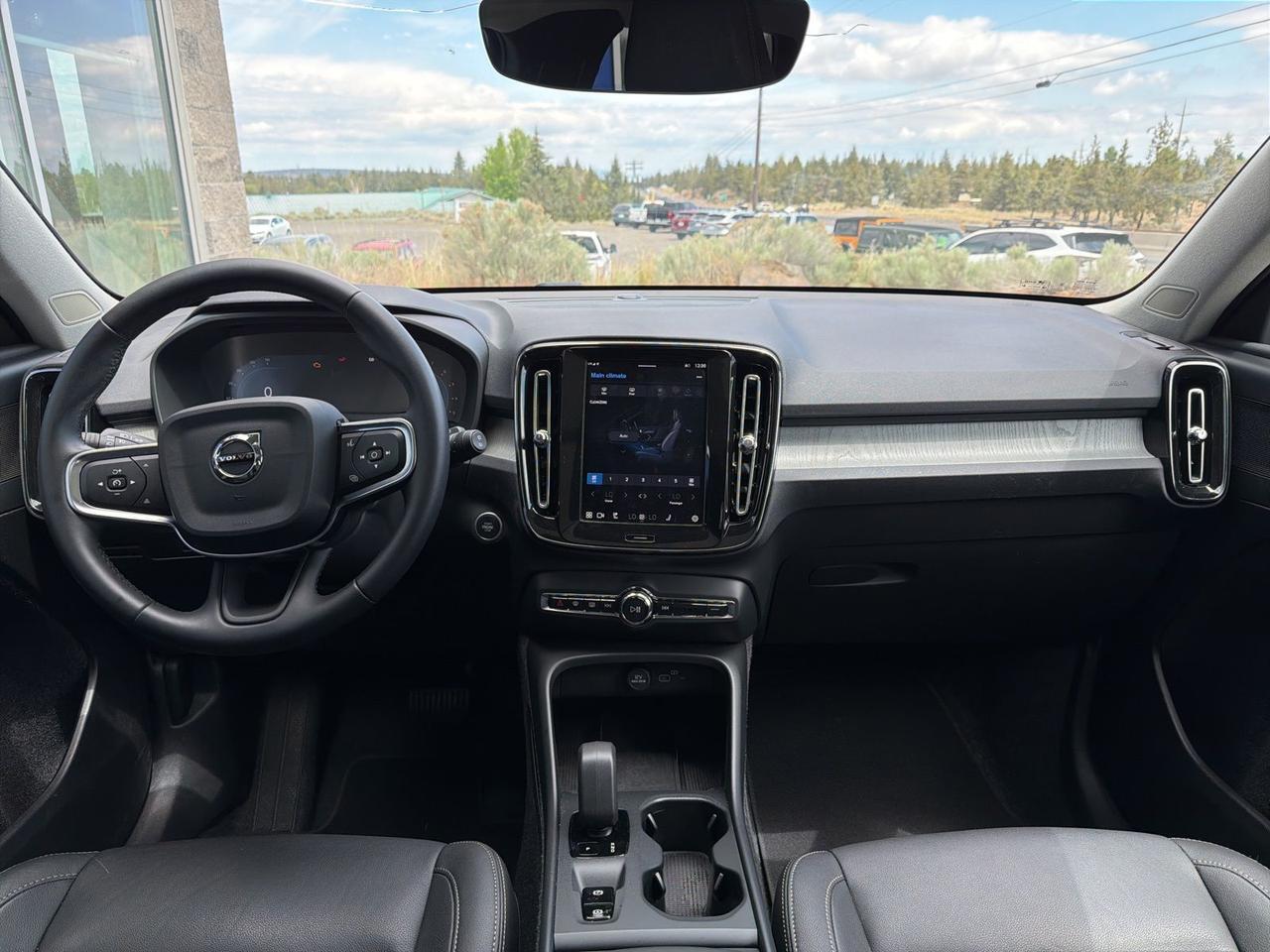 2025 Volvo XC40 B5 Core Bend OR