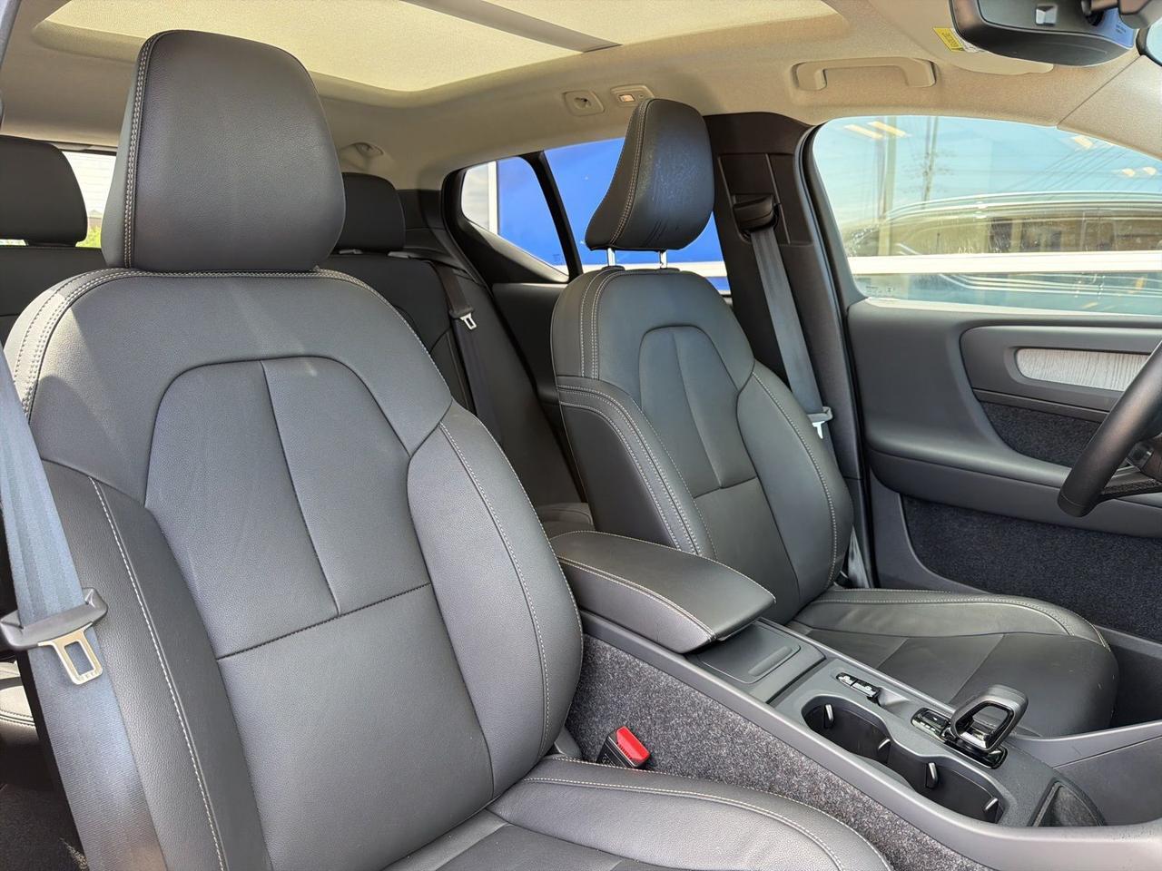 2025 Volvo XC40 B5 Core Bend OR