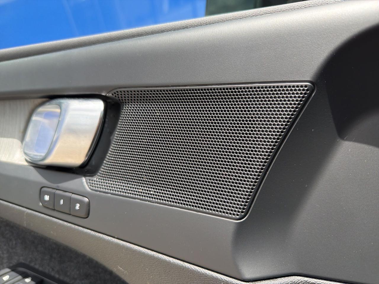2025 Volvo XC40 B5 Core Bend OR