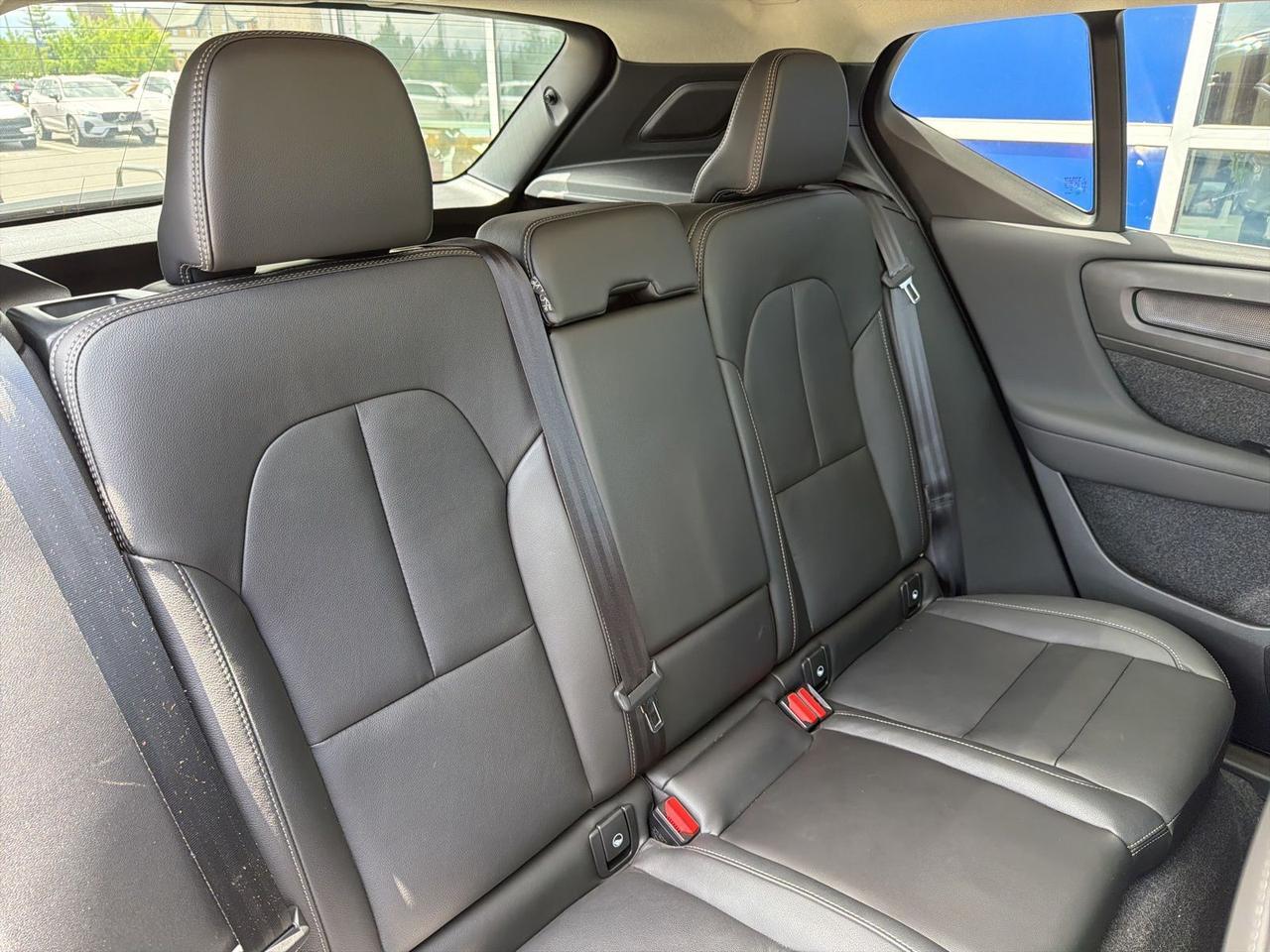 2025 Volvo XC40 B5 Core Bend OR